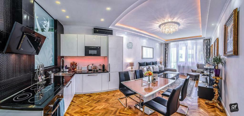 B&P Maine Street Apartments Budapest Exterior photo